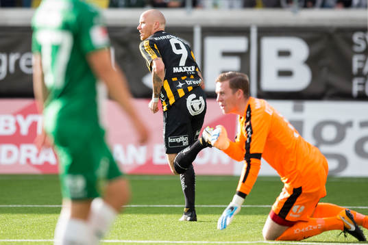 Häckens Alexander Farnerud jublar