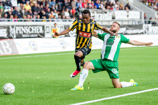 Häckens Nasiru Mohammed och Hammarbys Mats Solheim