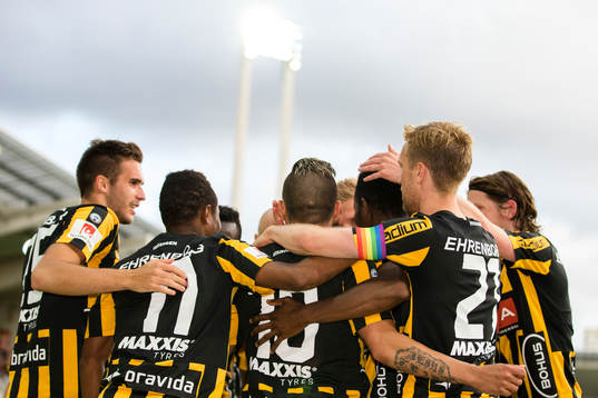 Häckens spelare jublar