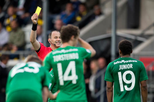 Domare Jonas Eriksson ger Hammarbys Serge-Junior Martinsson