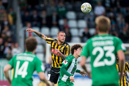 Häckens Alexander Faltsetas i nickduell med Hammarbys