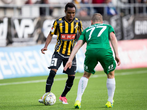 Häckens Nasiru Mohammed mot Hammarbys Mats Solheim