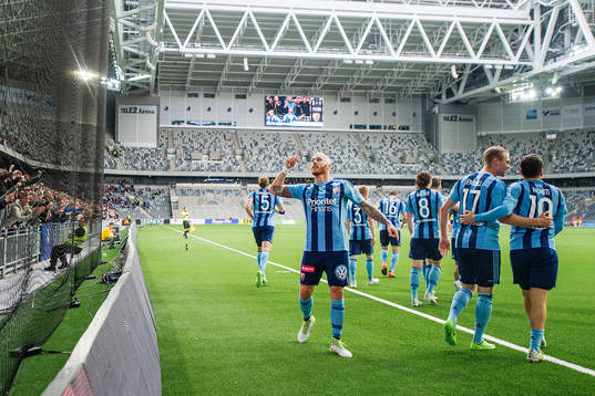 Djurgårdens Magnus Eriksson jublar mot publiken