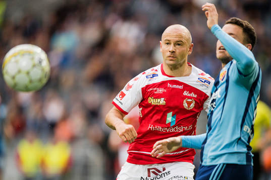 Kalmars Stefan Larsson och Djurgårdens Kerim Mrabti