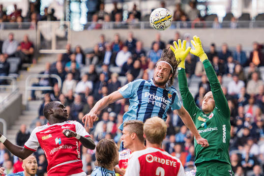 Djurgårdens Jonas Olsson och Kalmars målvakt Ole