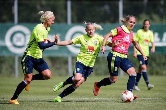 Caroline Seger ser Julia Spetsmark