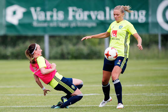 Kosovare Asllani och Fridolina Rolfö