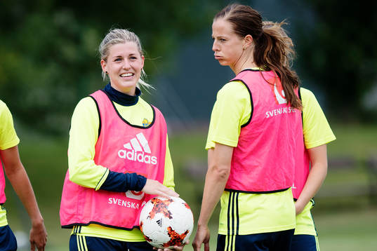 Olivia Schough och Lotta Schelin