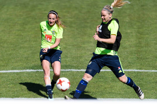 Kosovare Asllani och Lisa Dahlkvist