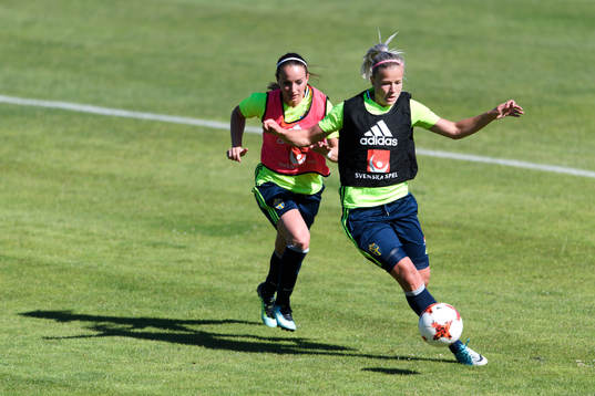 Kosovare Asllani och Hanna Glas