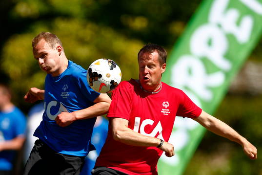 Uppvisningsmatch i fotboll med Anders Ygeman
