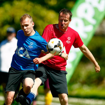 Uppvisningsmatch i fotboll med Anders Ygeman