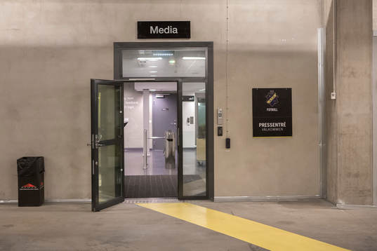 Pressentrén på Friends Arena innan fotbollsmatchen i