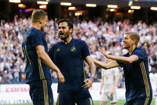 s Eero Markkanen och Denni Avdic jublar