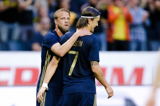 s Kristoffer Olsson och Daniel Sundgren jublar