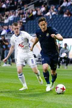 s Stefan Ishizaki och Klaksvik Joannes Bjartalid