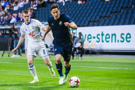 s Stefan Ishizaki och Klaksviks Joannes Bjartalid