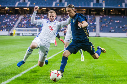 s Kristoffer Olsson och Klaksviks Hördur Askham