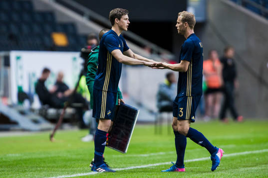 s Sauli Väisänen byts in mot Per Karlsson