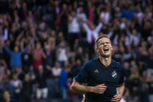 s Eero Markkanen jublar
