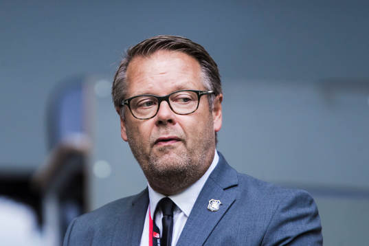 s VD Mikael Ahlerup innan fotbollsmatchen i kvalet till