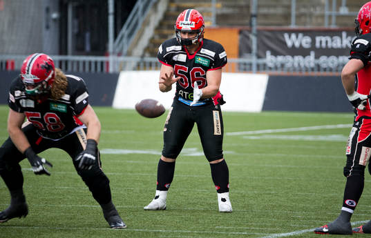 Carlstads John Lindgren värmer upp