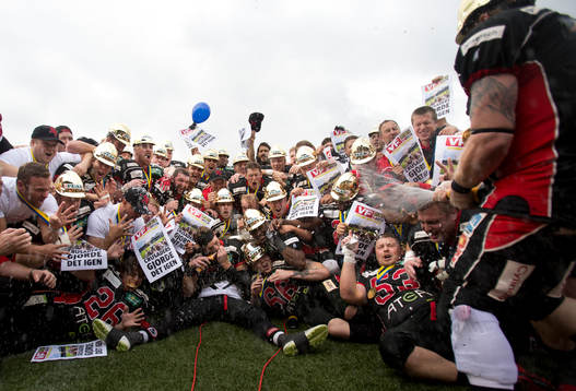 Carlstad Crusaders firar SM-guldet och Christian Forsman