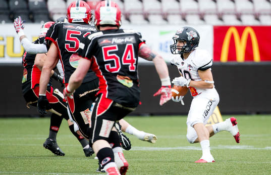 Örebro Black Knights Jonatan Gihl med bollen
