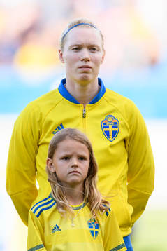 Sveriges målvakt Hedvig Lindahl vid lineup innan