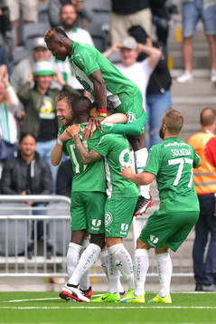 Hammarby och  Pa Amat Dibba jublar
