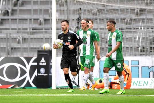Örebros Brendan Hines-Ike har precis gjort 3-1