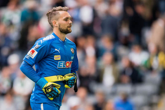 Örebros målvakt Oscar Jansson deppar