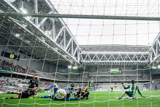 Hammarbys Pa Amat Dibba gör 3-0 bakom Örebros målvakt