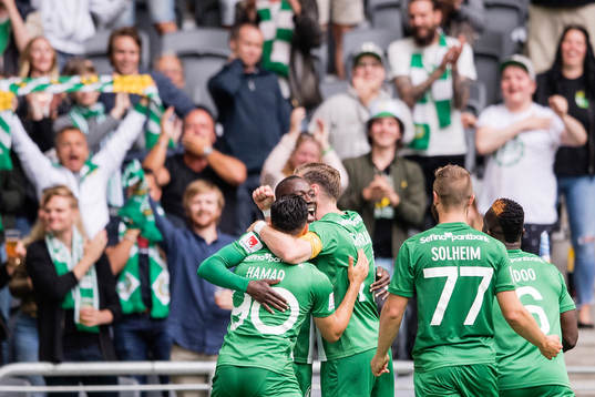 Hammarbys spelare jublar