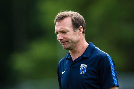 Sirius tränare Kim Bergstrand innan fotbollsmatchen i
