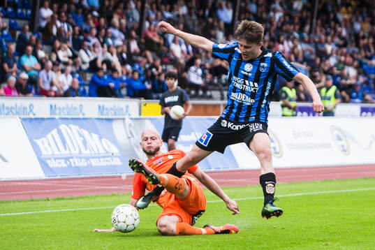 Sirius Johan Andersson och AFC Eskilstunas Zourab