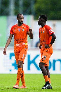 AFC Eskilstunas Ferid Ali och Buya Turay deppar