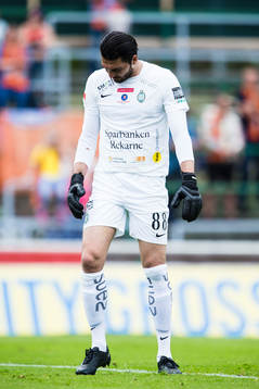AFC Eskilstunas Målvakt Alireza Haghighi deppar