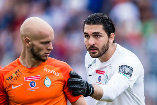 AFC Eskilstunas Målvakt Alireza Haghighi dirigerar Zourab