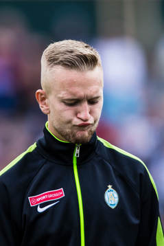 AFC Eskilstunas Alexander Michel deppar innan