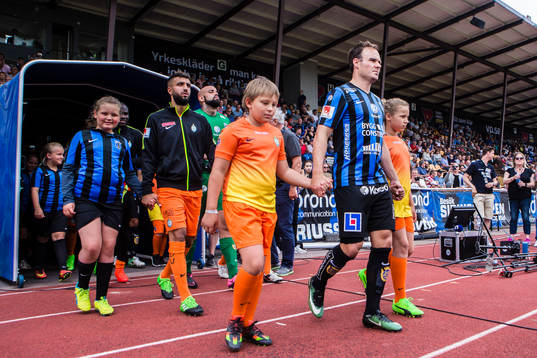 Sirius Niklas Busch Thor och Omar Eddahri gör entré på