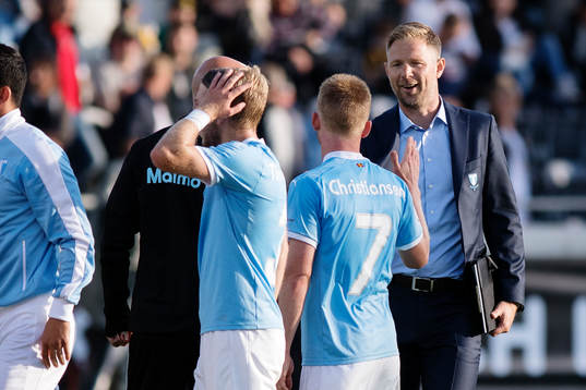 Malmö FFs Anders Christiansen jublar med tränare Magnus