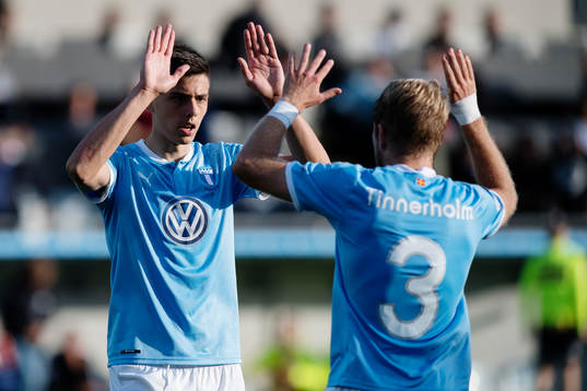 Malmö FFs Dennis Hadzikadunic och Anton Tinnerholm jublar