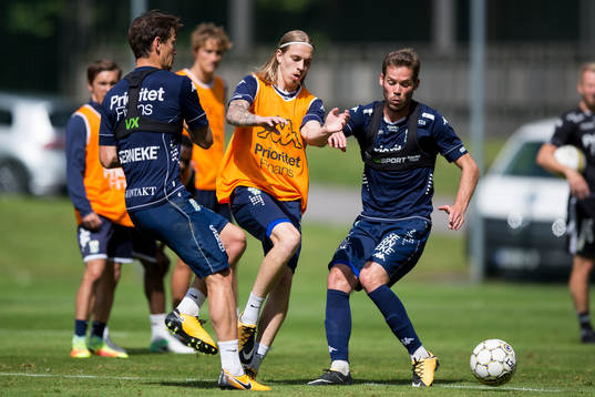 IFK Göteborgs Elias Mar Omarsson mot Mads Albaek och Emil