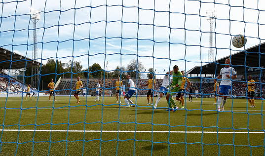 Bortdömt mål (2-2) vid nick av Norrköpings Jón Gudni