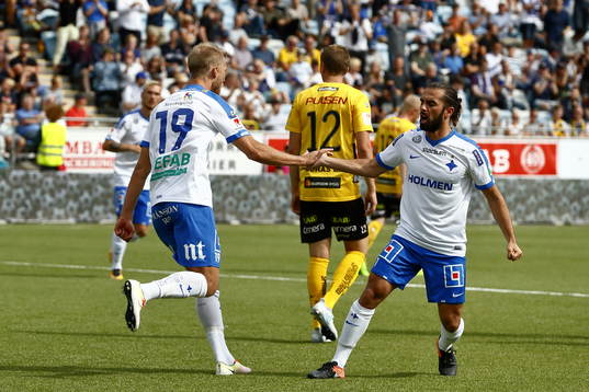 Norrköpings Sebastian Andersson och Christopher Telo jublar