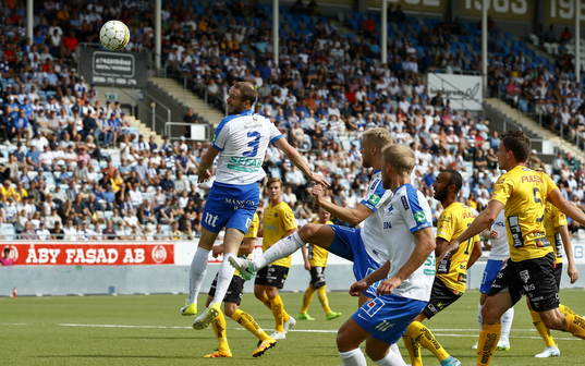 Bortdömt mål (2-2) vid nick av Norrköpings Jón Gudni