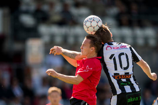 Oskarshamns och Landskronas Rasmus Alm i nickduell