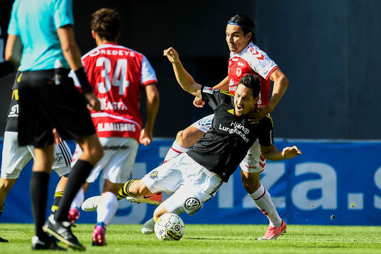 s Stefan Ishizaki i kamp mot Kalmars Emin Nouri