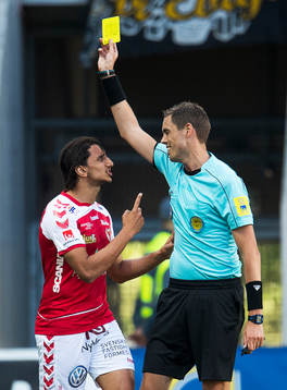 Domaren Magnus Lindgren varnar Kalmars Mahmoud Eid